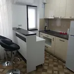 Апартаменти Aparthomes Fundeni *