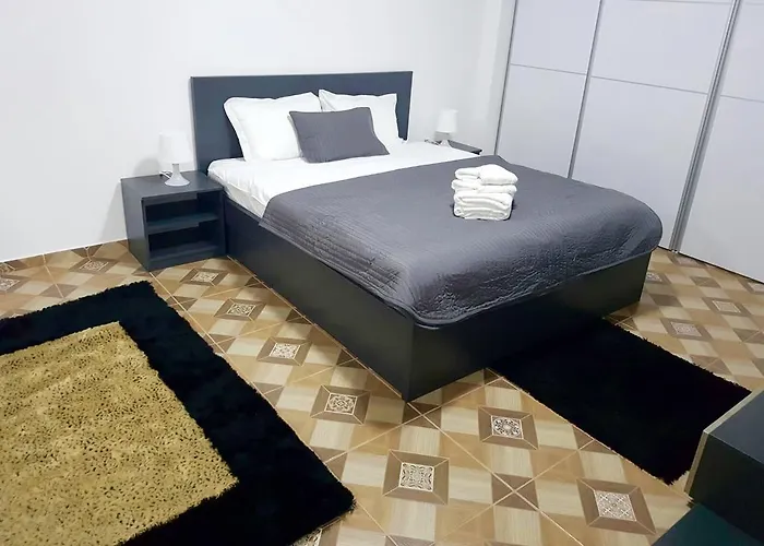 Aparthomes Fundeni شقة *