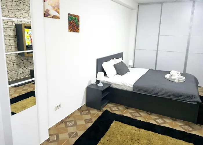 Aparthomes Fundeni شقة *