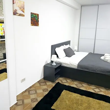 Aparthomes Fundeni Apartament *